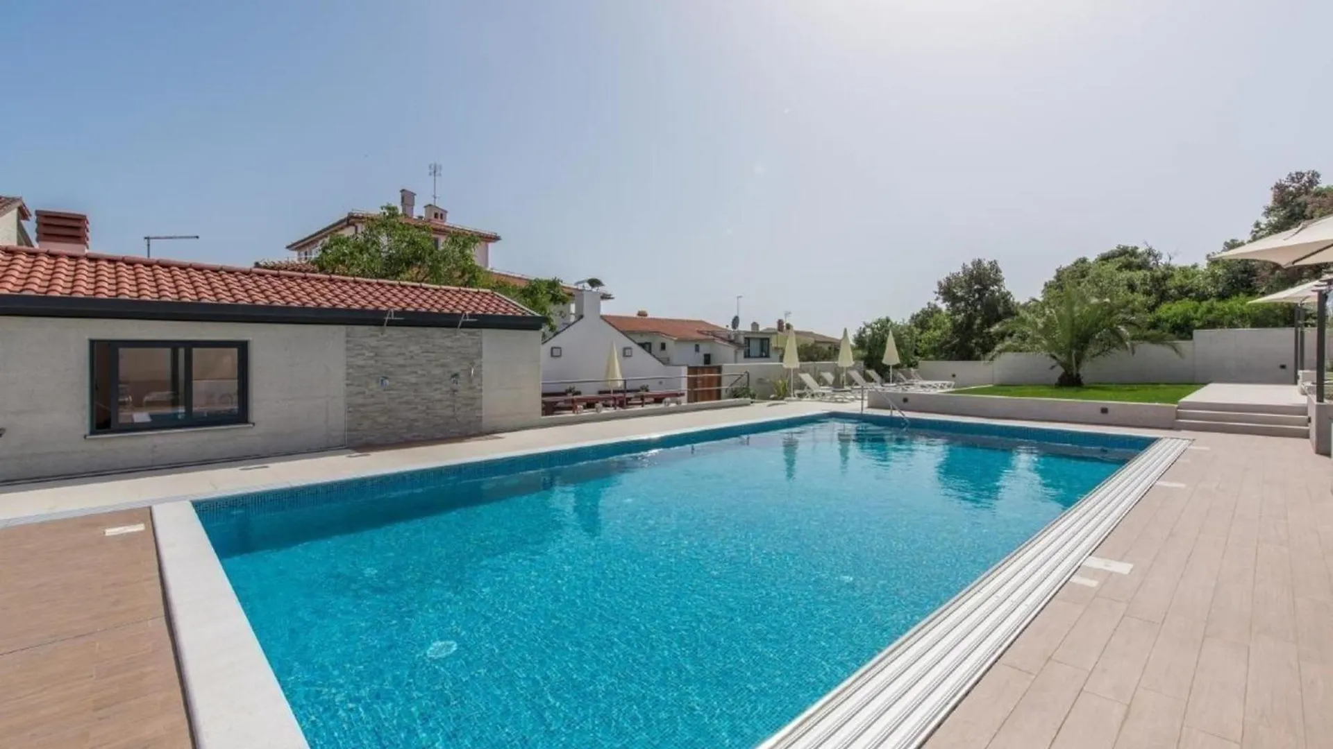Apartment In Pjescana Uvala Mit Gemeinschaftspool PUY